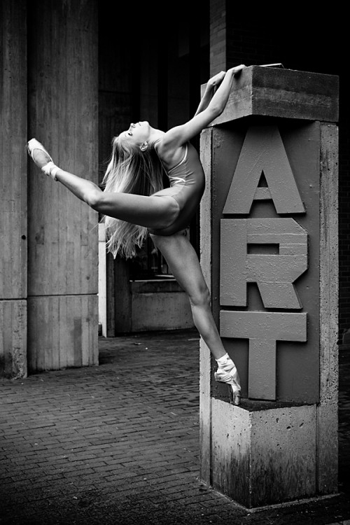 Girl & Art of Ballet